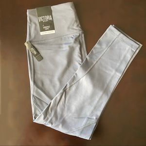 Victoria’s Secret Sport Knockout Capri Leggings